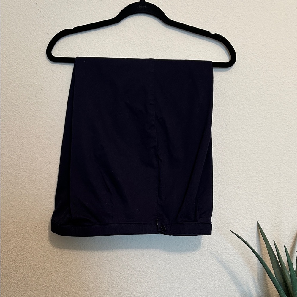 Chaus Navy Capri’s